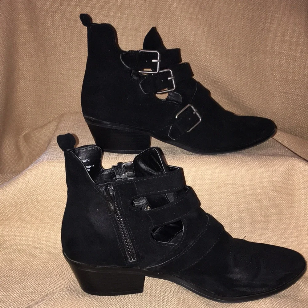 Universal Thread Goods Black 2” Heel Point Toe Tri-Buckle Inner Zip Close 8